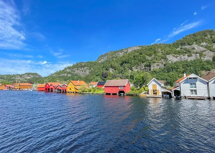 Pet Friendly In With Kitchen