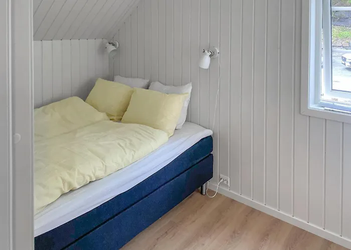 Pet Friendly In With Kitchen *